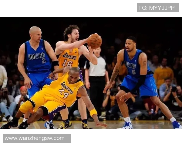 2012年湖人与小牛的常规赛对决回顾及精彩瞬间分析